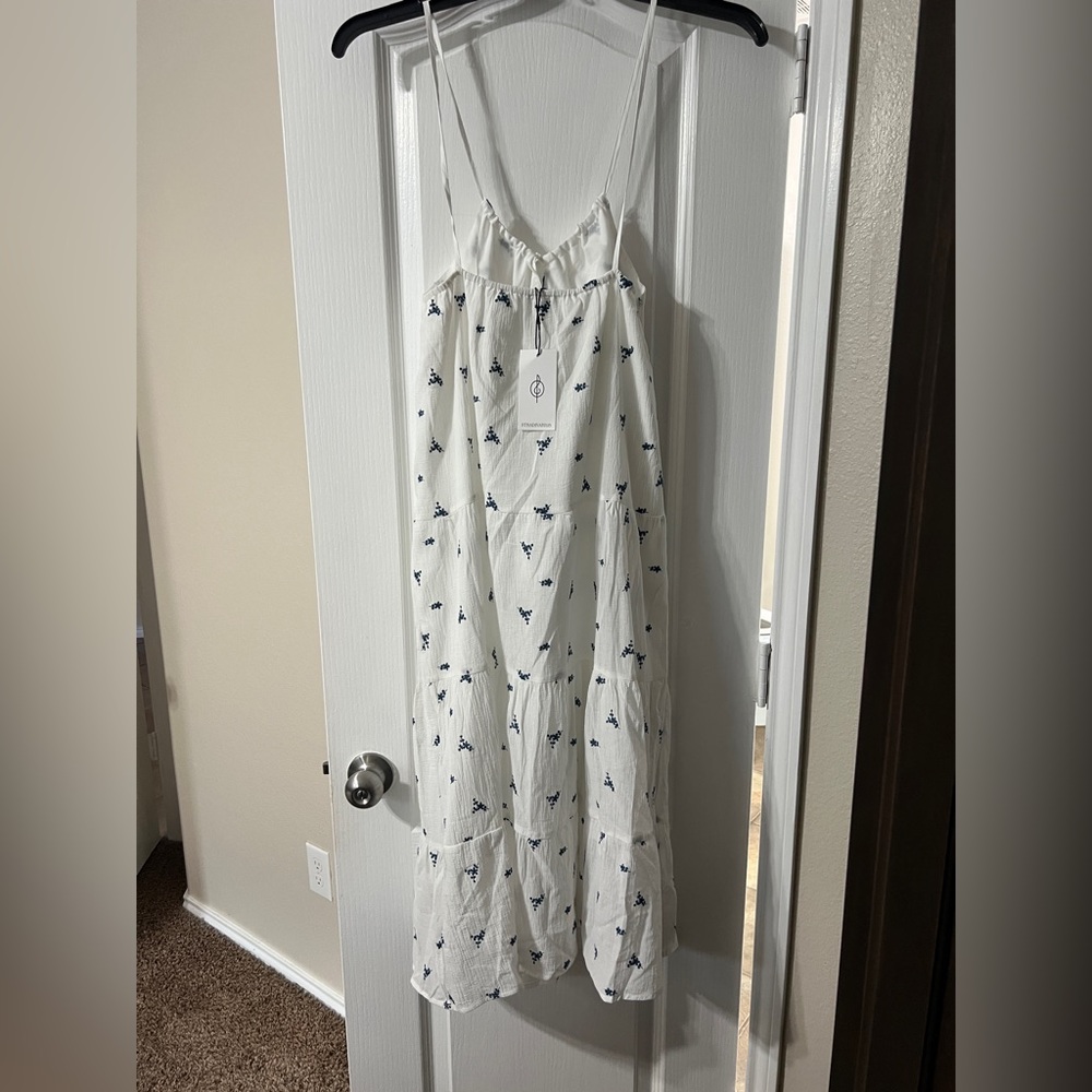 White and Blue  Dress - Picture 5 of 6